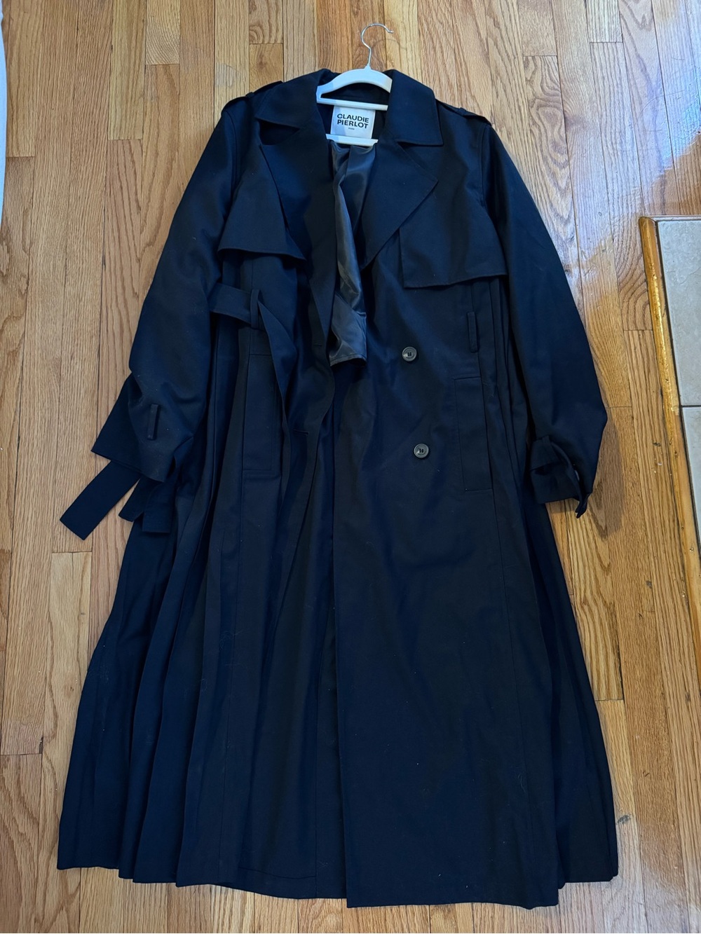 CLAUDE PIERLOT Black Trench Coat with pleating detail